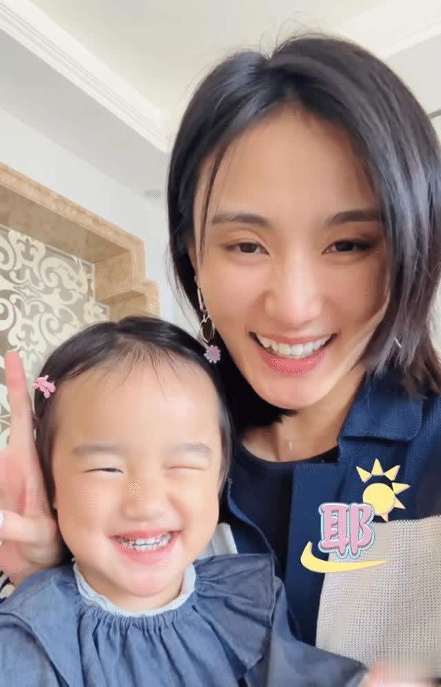 了！3岁女儿大哭不愿搬到老小区水泥房CQ9电子平台网站李亚鹏妻子自曝没钱(图3)