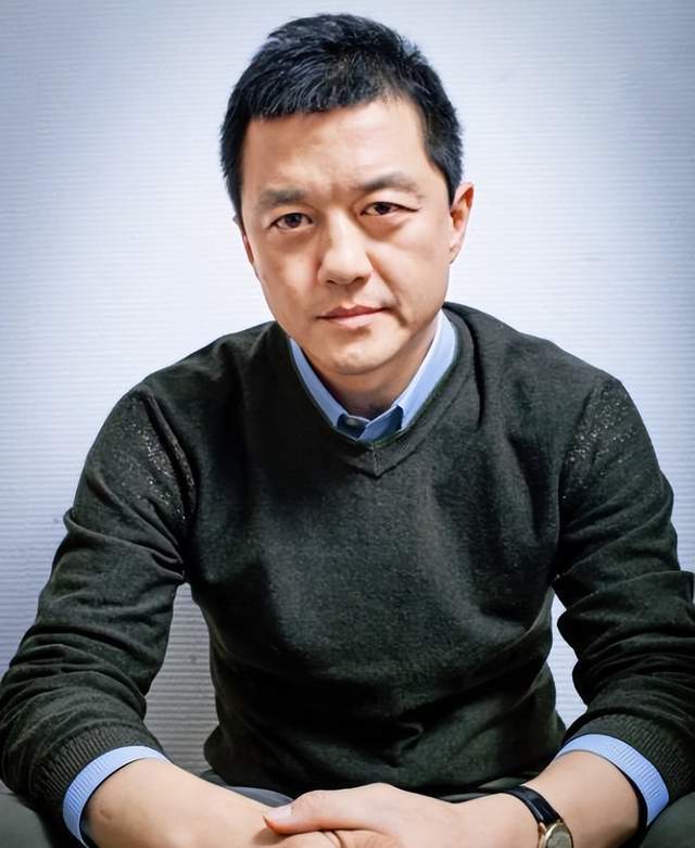 了！3岁女儿大哭不愿搬到老小区水泥房CQ9电子平台网站李亚鹏妻子自曝没钱(图2)