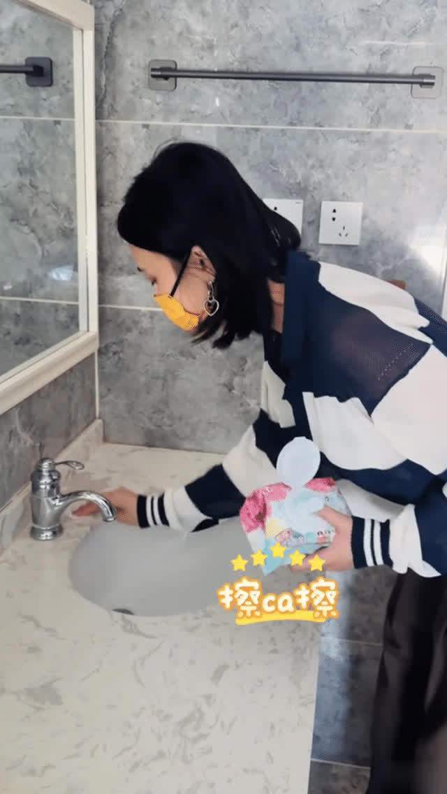 了！3岁女儿大哭不愿搬到老小区水泥房CQ9电子平台网站李亚鹏妻子自曝没钱(图13)