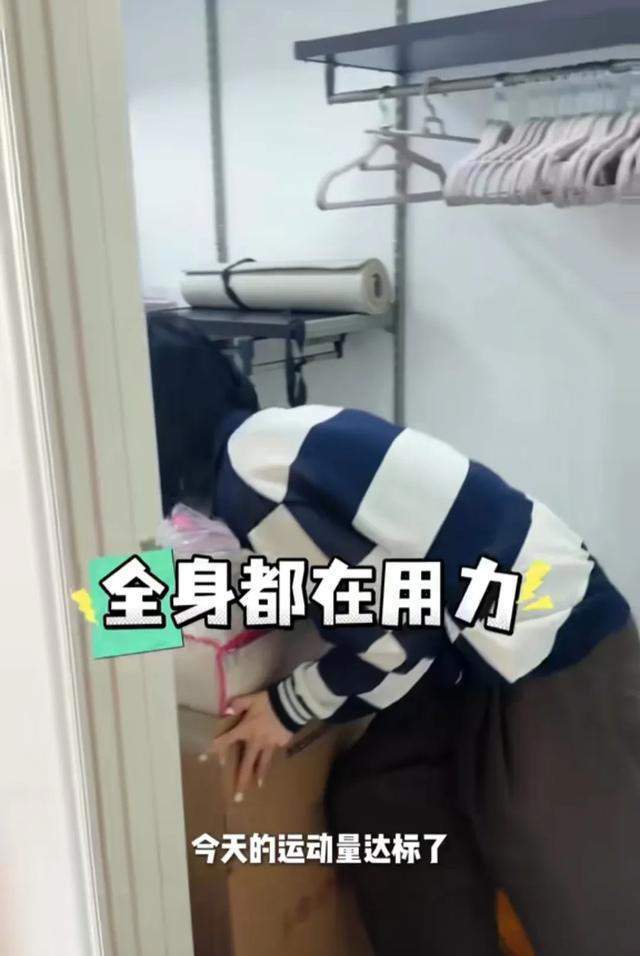 了！3岁女儿大哭不愿搬到老小区水泥房CQ9电子平台网站李亚鹏妻子自曝没钱(图12)