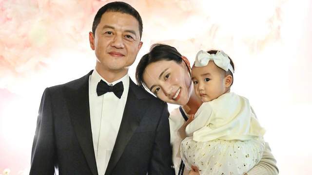 了！3岁女儿大哭不愿搬到老小区水泥房CQ9电子平台网站李亚鹏妻子自曝没钱(图10)