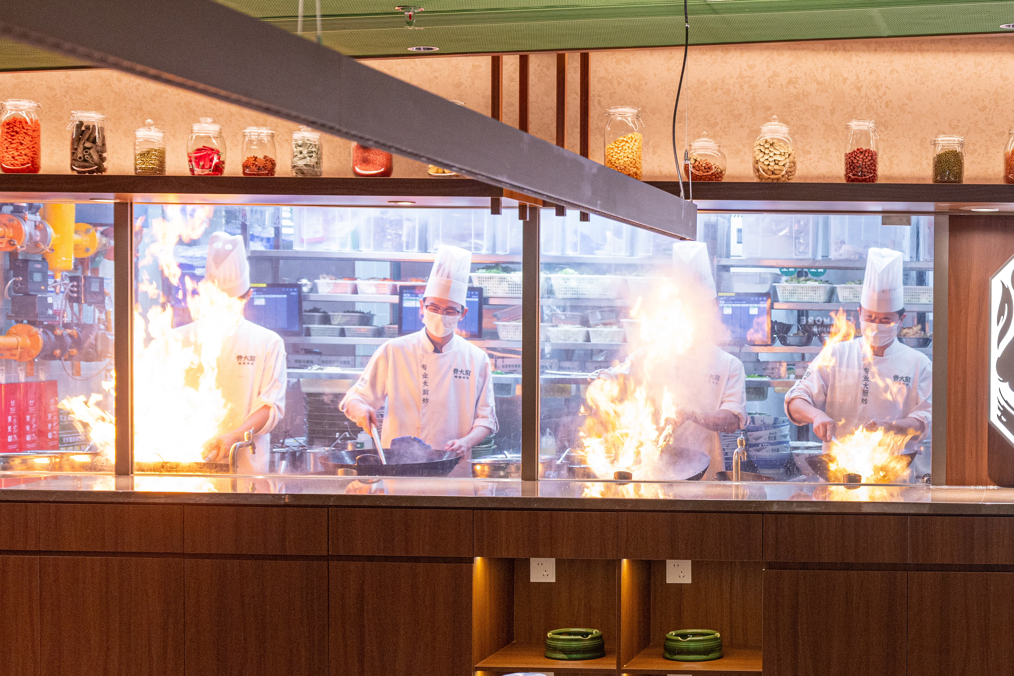 革新餐饮体验从厨房到餐桌全程可视化CQ9