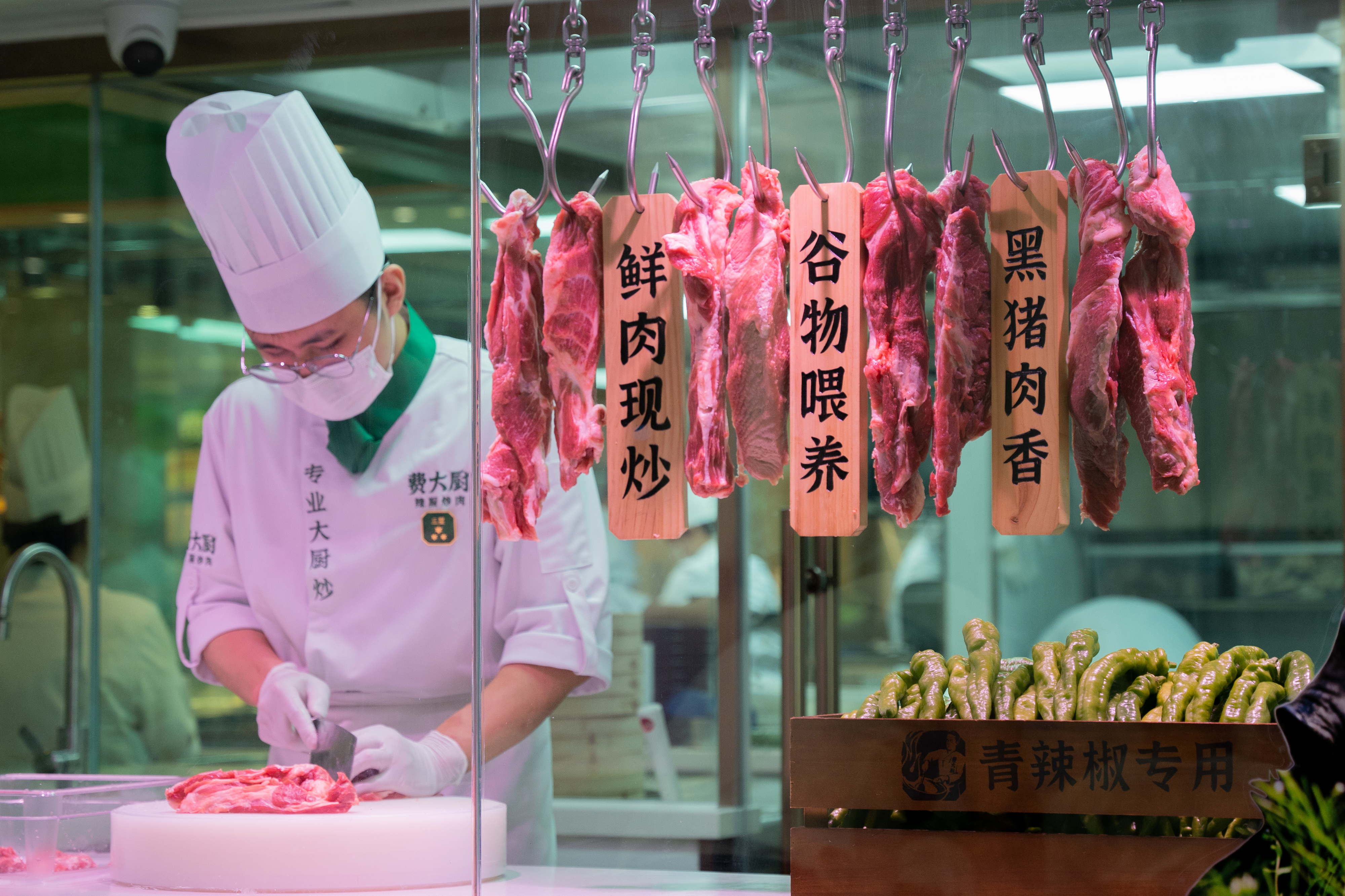 革新餐饮体验从厨房到餐桌全程可视化CQ9传奇电子费大厨深圳明档厨房(图4) 革新餐饮体验从厨房到餐桌全程可视化CQ9传奇电子费大厨深圳明档厨房(图4)