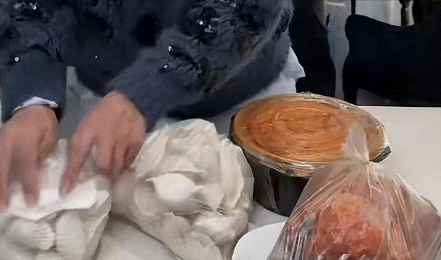 个举动暴露马筱梅地位 小菲全程没好脸色CQ9传奇电子张兰去汪小菲家过冬至一(图2)